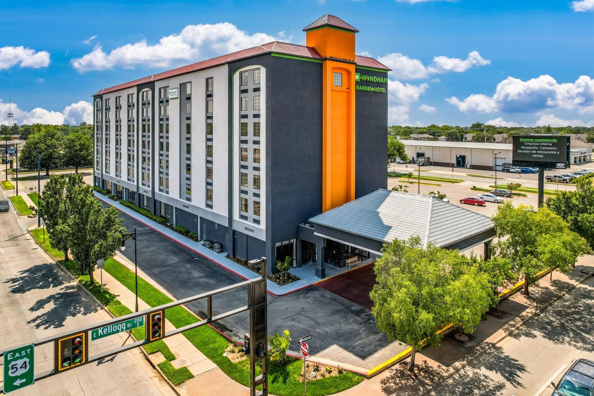 Hotel Wyndham Garden Wichita Downtown Exterior foto