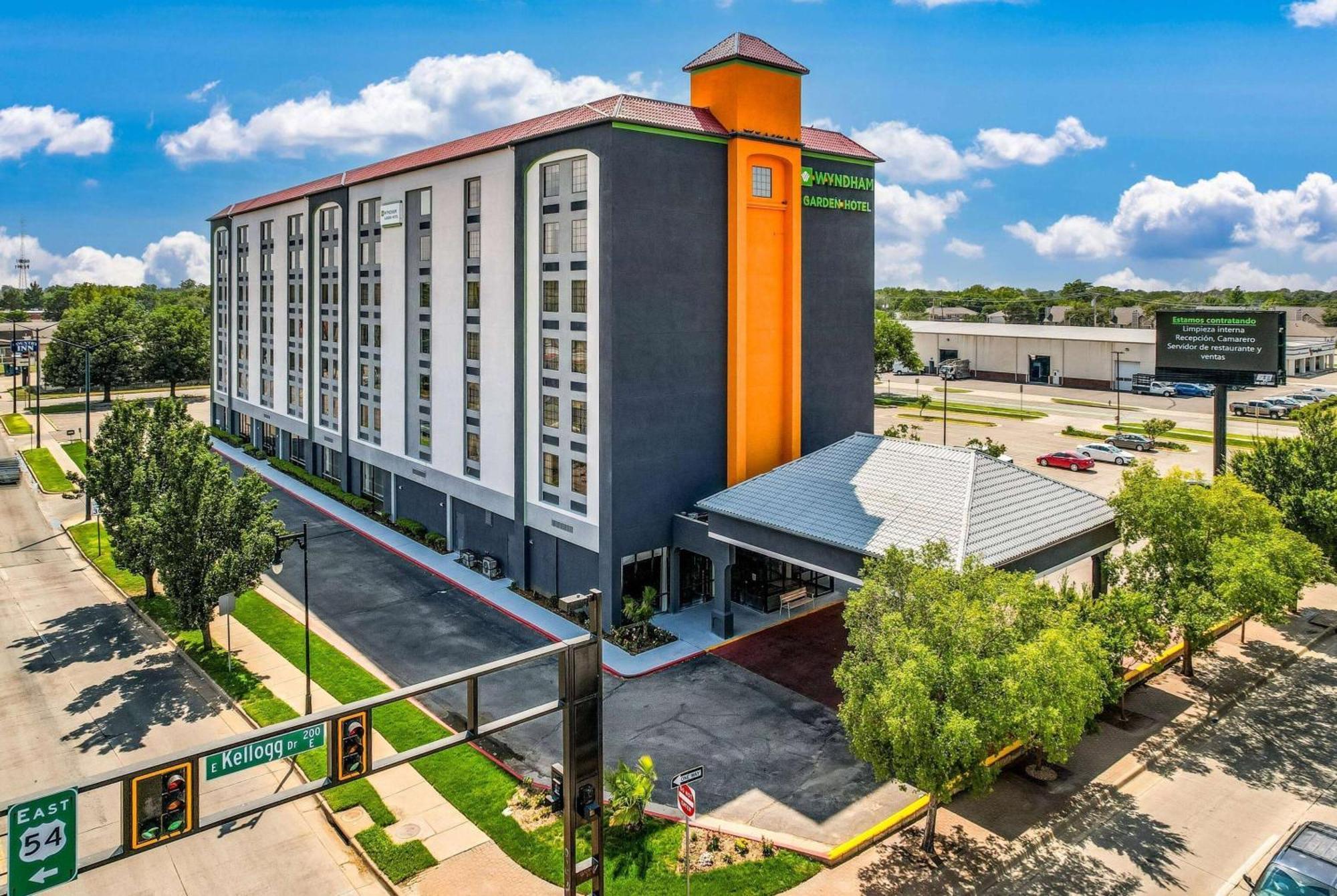 Wyndham Garden Wichita Downtown Hotel Exterior foto